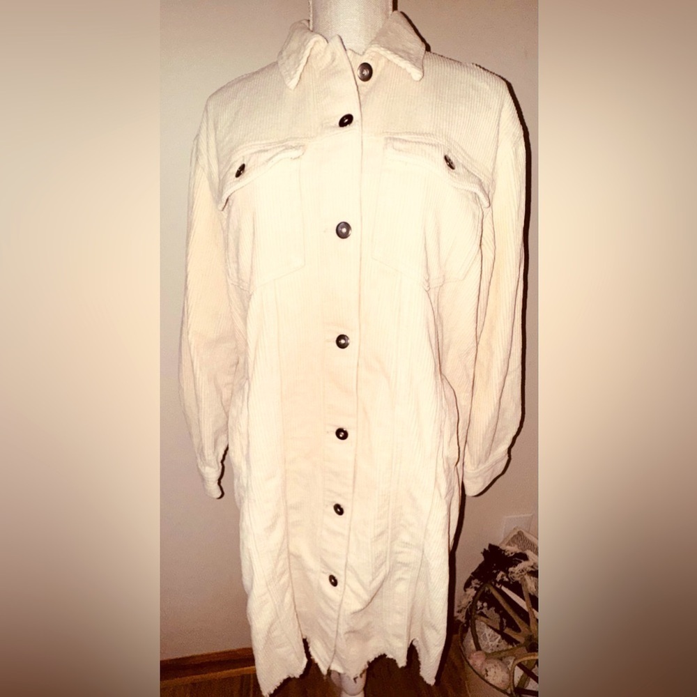 GeeGee Cream Corduroy Button-Up shirt/Jacket dress. Size M VGUC